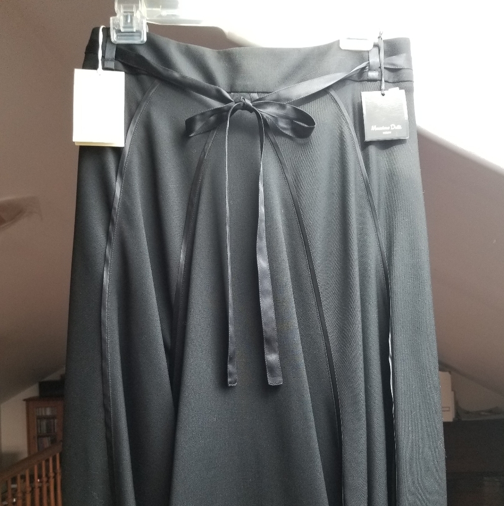 Black a-line holiday skirt, Audrey style
